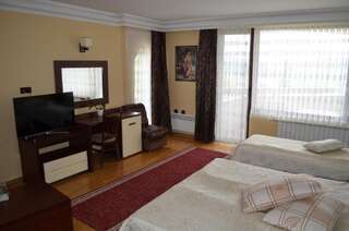 Курортные отели MG Hotel Complex Момчилград Двухместный номер с 1 кроватью или 2 отдельными кроватями и балконом-3