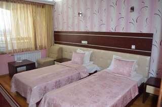 Курортные отели MG Hotel Complex Момчилград Двухместный номер с 1 кроватью и балконом-3