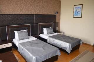 Курортные отели MG Hotel Complex Момчилград Двухместный номер с 1 кроватью и балконом-4