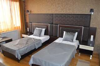 Курортные отели MG Hotel Complex Момчилград Двухместный номер с 1 кроватью и балконом-5